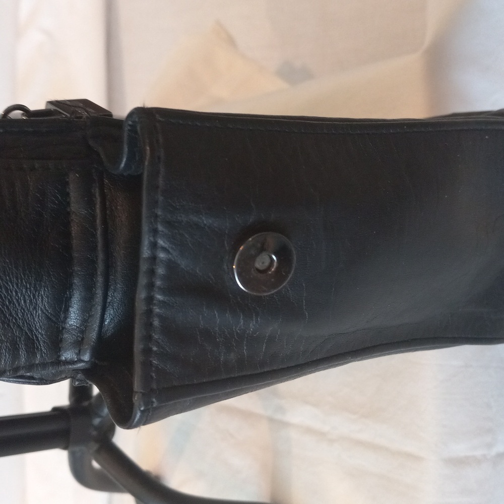 Satchel - Picture 5 of 13